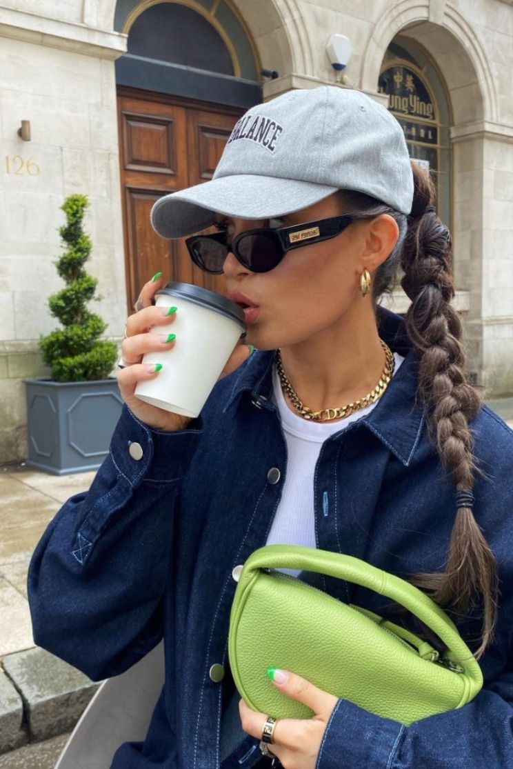 Woman wearing a casual cap